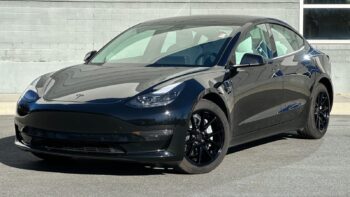 TESLA MODEL 3 BLACK 2022 – 2 YEARS